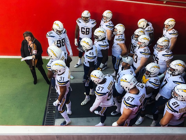 仍显得力不 仍显得力不